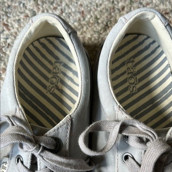 Taos Light Grey Lace-Up Sneakers Womens Size 9 - Picture 3 of 8